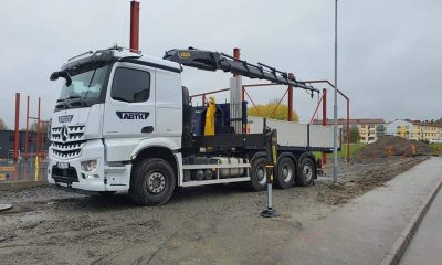 Mercedes Arocs 3253 8x4 vit lastbil